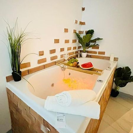 Studio Love Jacuzzi Марсель Екстер'єр фото
