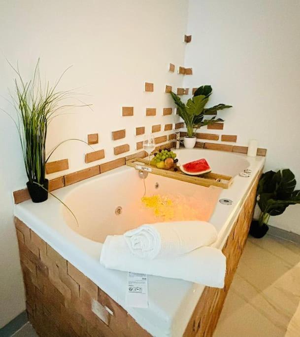 Studio Love Jacuzzi Марсель Екстер'єр фото